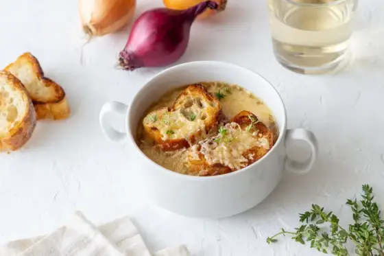 El Secreto de la Sopa de Cebolla: Receta y Caramelización Perfecta