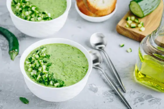 ¿Cansado del gazpacho? Prueba esta sopa fría de pepino (y sus trucos)